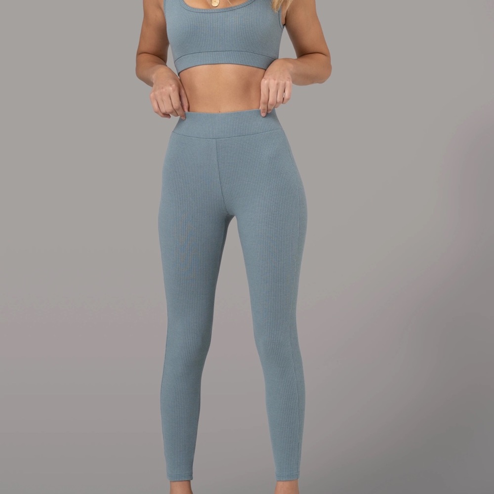 Ribbed light blue leggings!